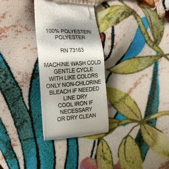 Beach cover-up/ top/ dress in light and airy polyester, floral, sleeveless - Picture 5 of 6